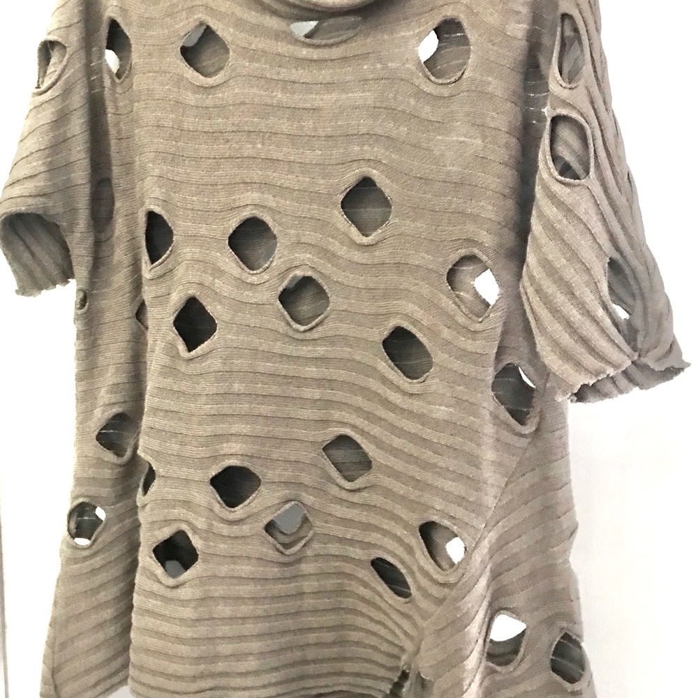 Funky sweater By Transparente Black Label.